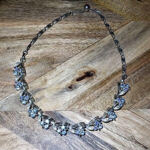Elegant Vtg. Lisner Blue Aurora Borealis Necklace